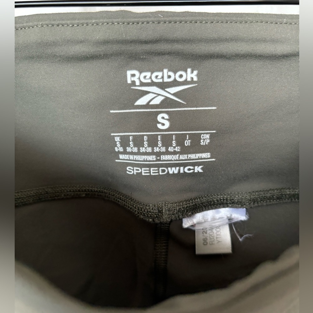 Like new Reebok workout tight - Picture 3 of 3